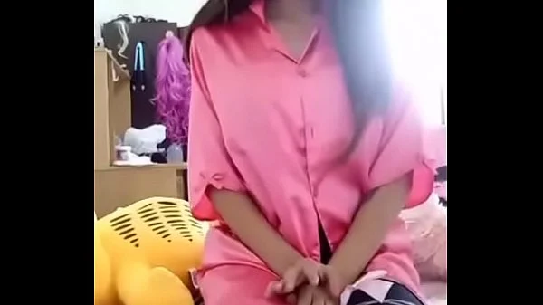 Brunette beauty on cam